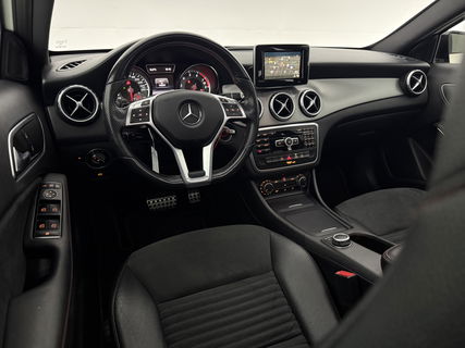 Mercedes-Benz GLA 200 AMG | 157PK | Panoramadak | LED | Airco | Cruise | Navigatie | Parkeersens. | 19''LMV