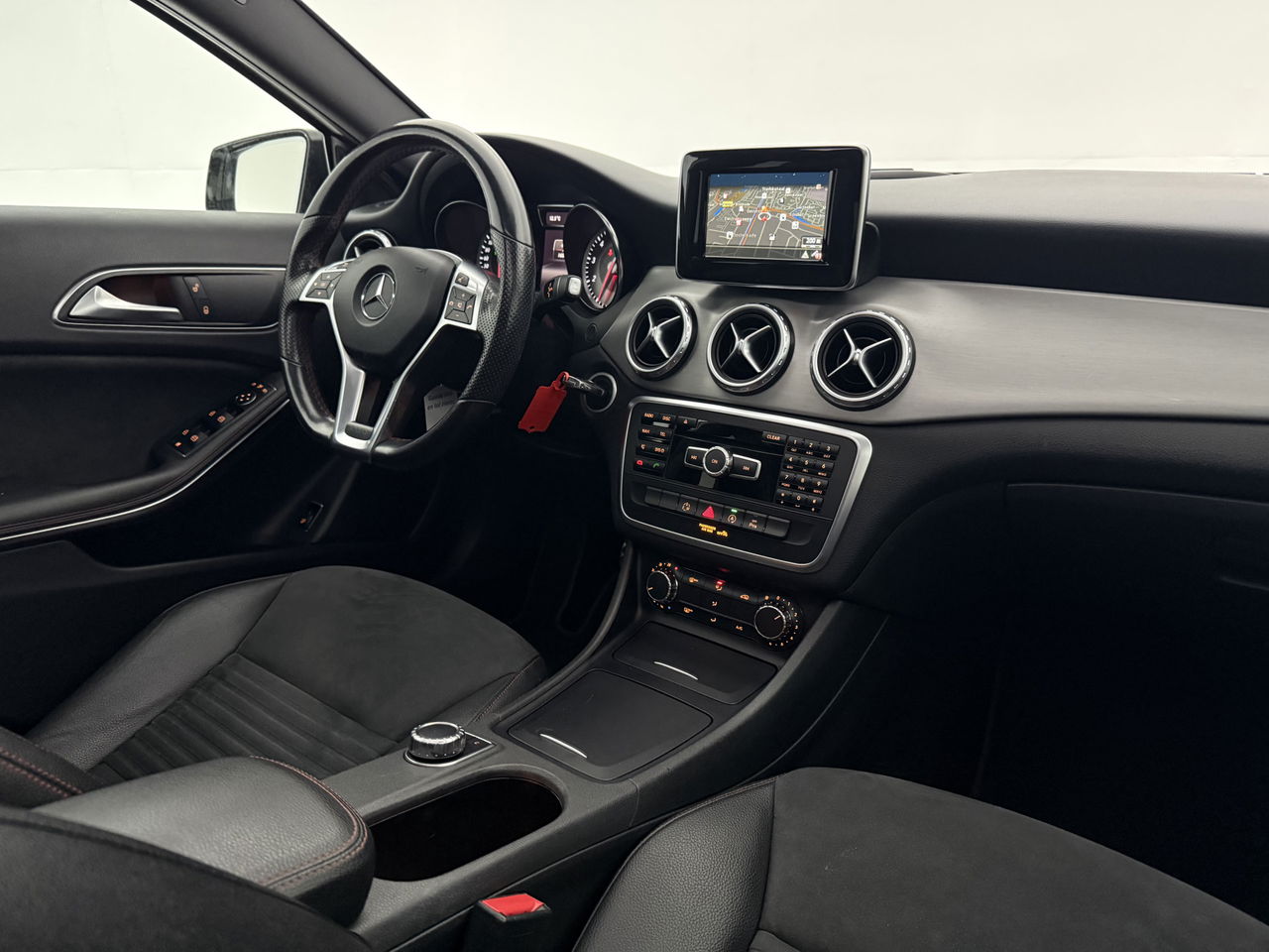 Mercedes-Benz GLA 200 AMG | 157PK | Panoramadak | LED | Airco | Cruise | Navigatie | Parkeersens. | 19''LMV