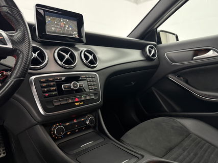 Mercedes-Benz GLA 200 AMG | 157PK | Panoramadak | LED | Airco | Cruise | Navigatie | Parkeersens. | 19''LMV
