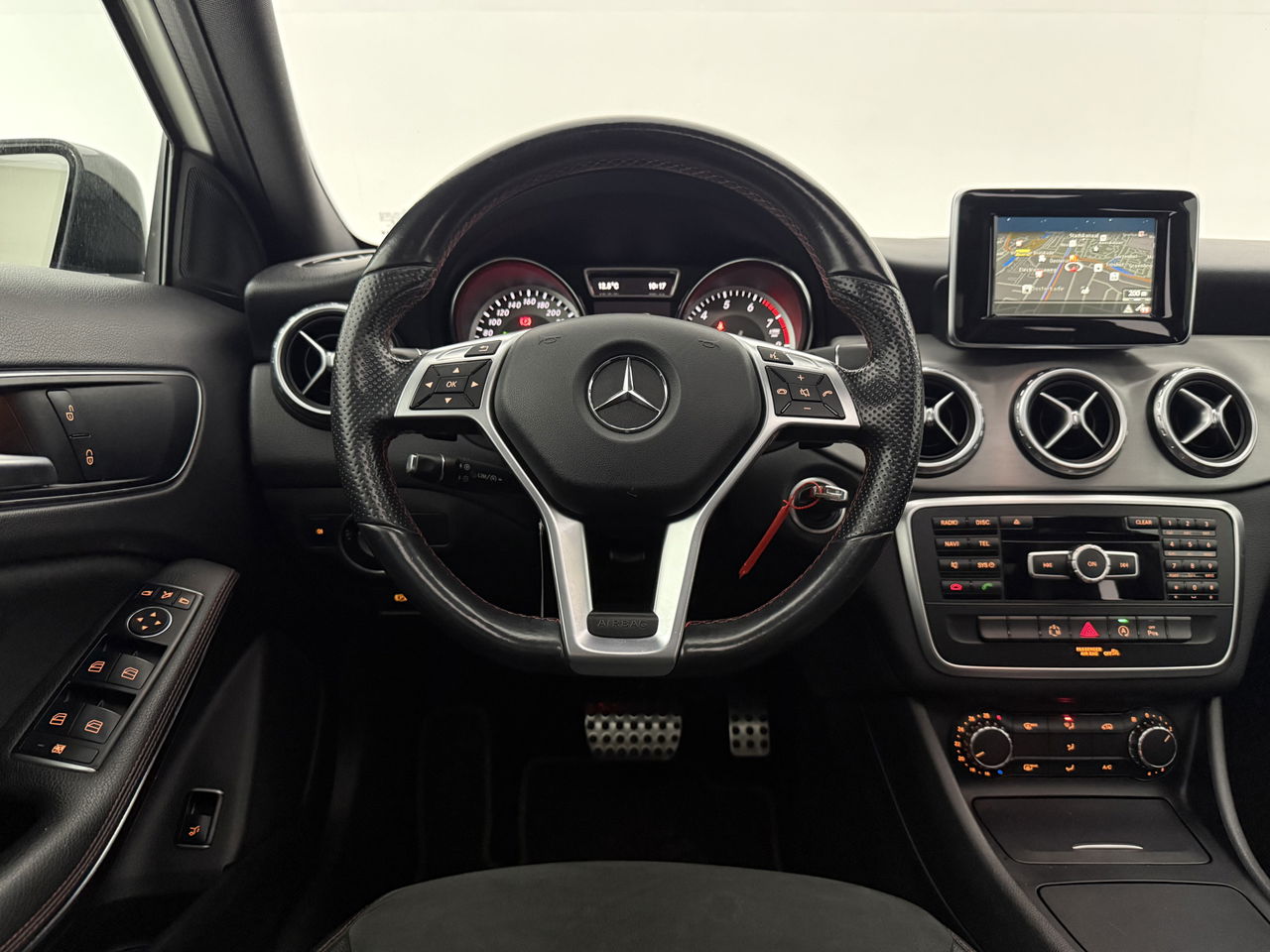 Mercedes-Benz GLA 200 AMG | 157PK | Panoramadak | LED | Airco | Cruise | Navigatie | Parkeersens. | 19''LMV