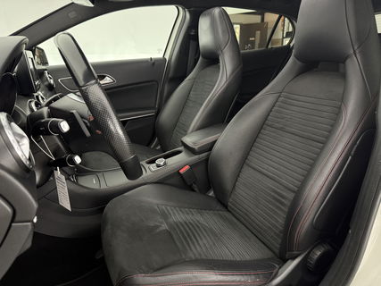 Mercedes-Benz GLA 200 AMG | 157PK | Panoramadak | LED | Airco | Cruise | Navigatie | Parkeersens. | 19''LMV