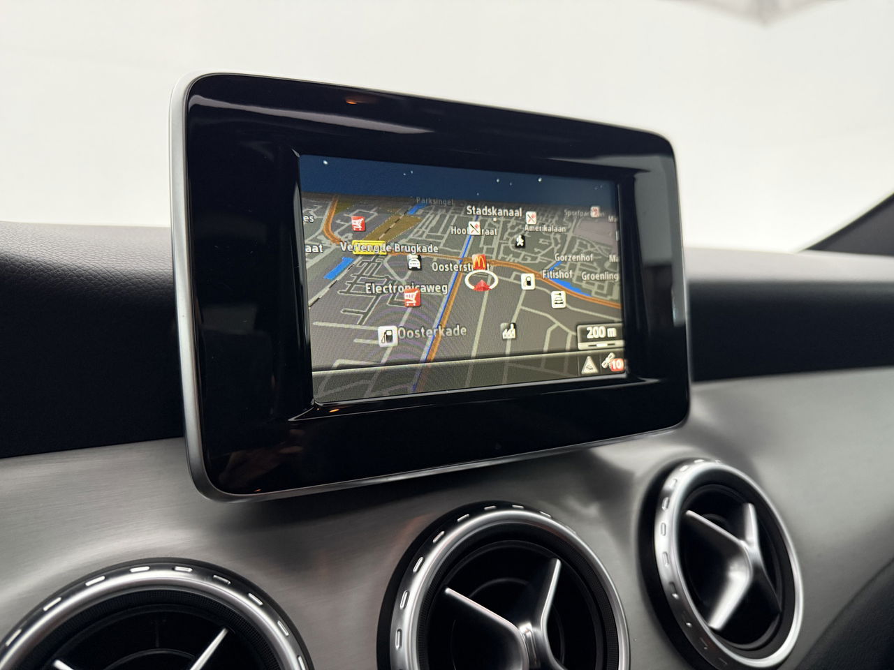 Mercedes-Benz GLA 200 AMG | 157PK | Panoramadak | LED | Airco | Cruise | Navigatie | Parkeersens. | 19''LMV