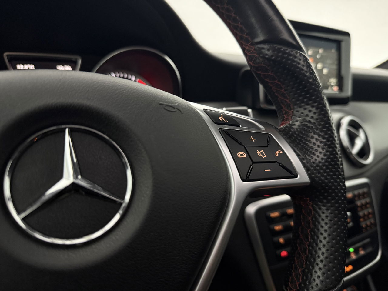 Mercedes-Benz GLA 200 AMG | 157PK | Panoramadak | LED | Airco | Cruise | Navigatie | Parkeersens. | 19''LMV