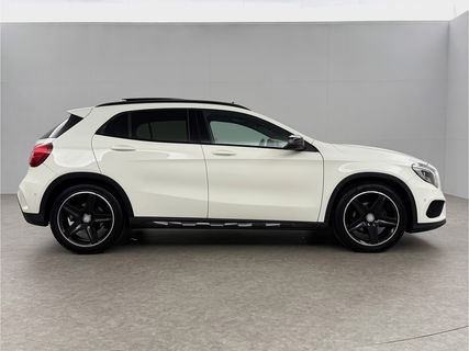 Mercedes-Benz GLA 200 AMG | 157PK | Panoramadak | LED | Airco | Cruise | Navigatie | Parkeersens. | 19''LMV