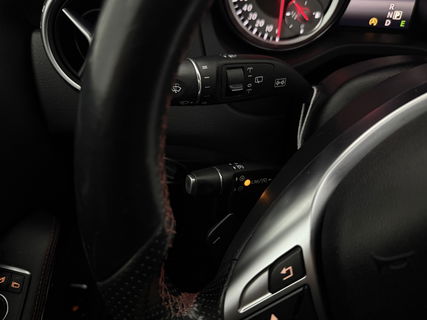 Mercedes-Benz GLA 200 AMG | 157PK | Panoramadak | LED | Airco | Cruise | Navigatie | Parkeersens. | 19''LMV