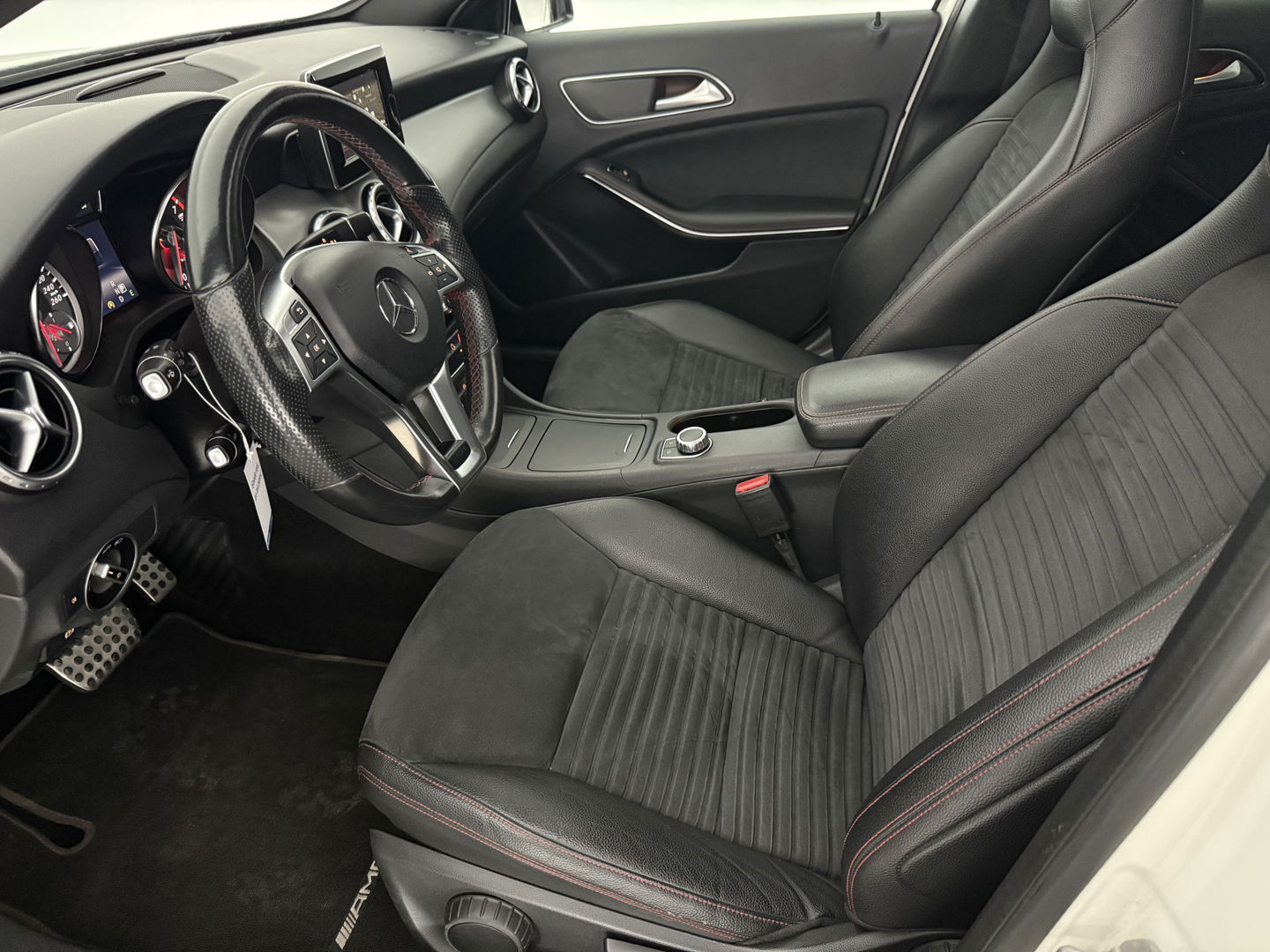Mercedes-Benz GLA 200 AMG | 157PK | Pano | LED | Airco | Cruise | Navi | Parkeersens. | NAP