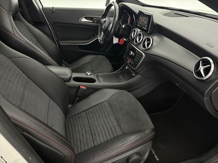 Mercedes-Benz GLA 200 AMG | 157PK | Panoramadak | LED | Airco | Cruise | Navigatie | Parkeersens. | 19''LMV