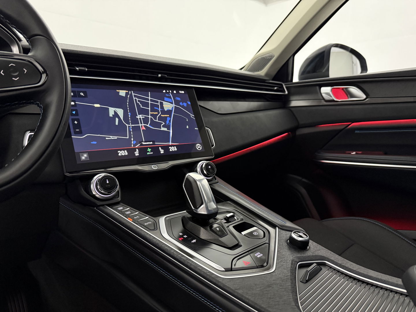 Lynk Co 01 1.5 262PK | Pano l LED l Sfeerverl. l 360° l Memory l Virtual l Carplay l Navi l Parkeersens.