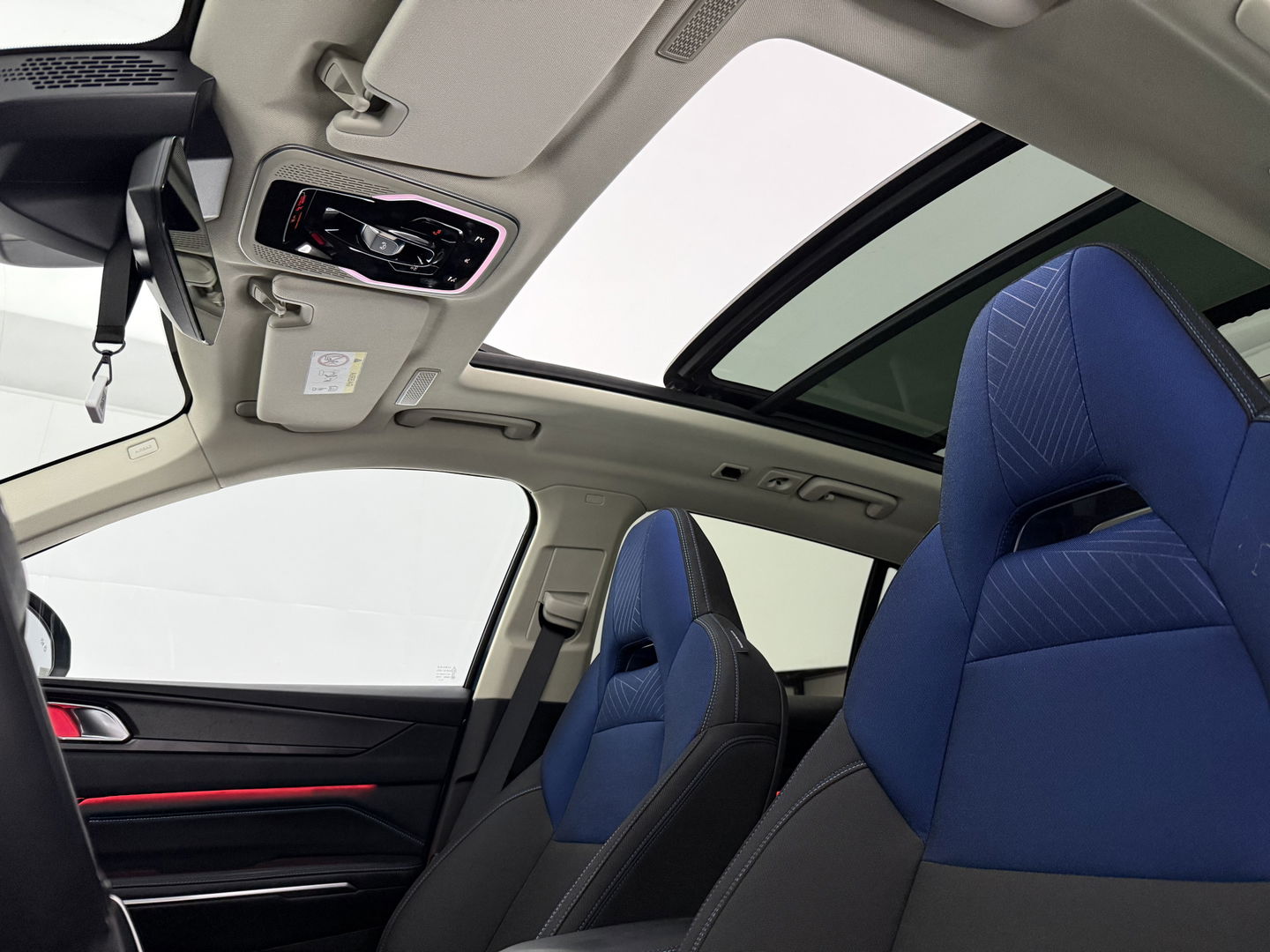 Lynk Co 01 1.5 262PK | Pano l LED l Sfeerverl. l 360° l Memory l Virtual l Carplay l Navi l Parkeersens.