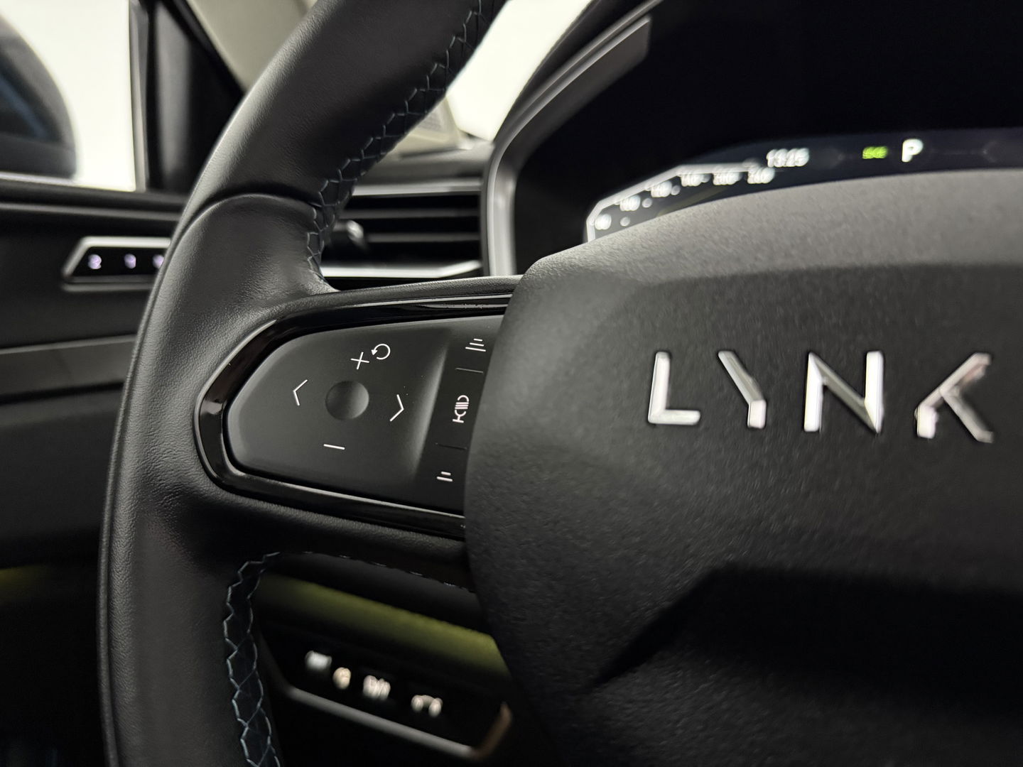 Lynk Co 01 1.5 262PK | Pano | Sfeerverl. | 360° | Memory | Virtual | Carplay | Adaptive Cruise