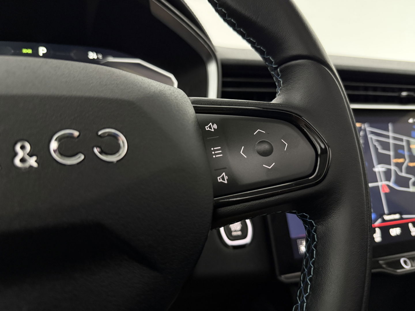 Lynk Co 01 1.5 262PK | Pano l LED l Sfeerverl. l 360° l Memory l Virtual l Carplay l Navi l Parkeersens.