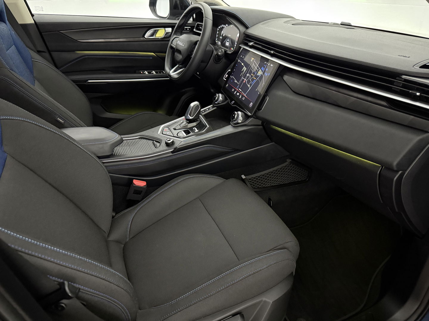 Lynk Co 01 1.5 262PK | Pano l LED l Sfeerverl. l 360° l Memory l Virtual l Carplay l Navi l Parkeersens.