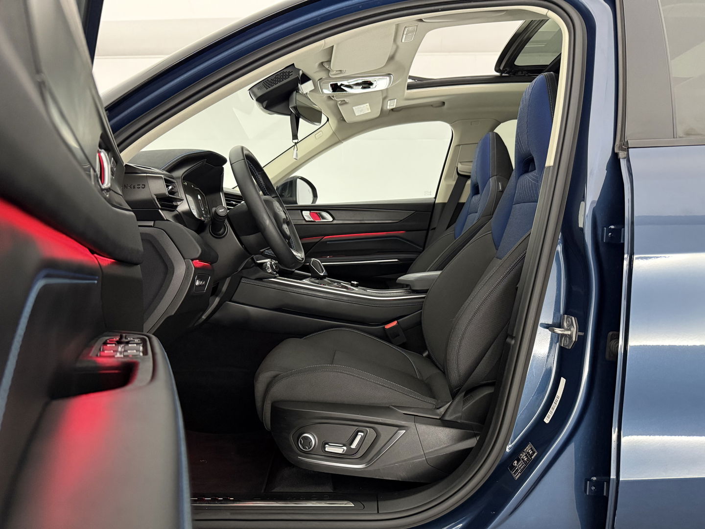 Lynk Co 01 1.5 262PK | Pano l LED l Sfeerverl. l 360° l Memory l Virtual l Carplay l Navi l Parkeersens.