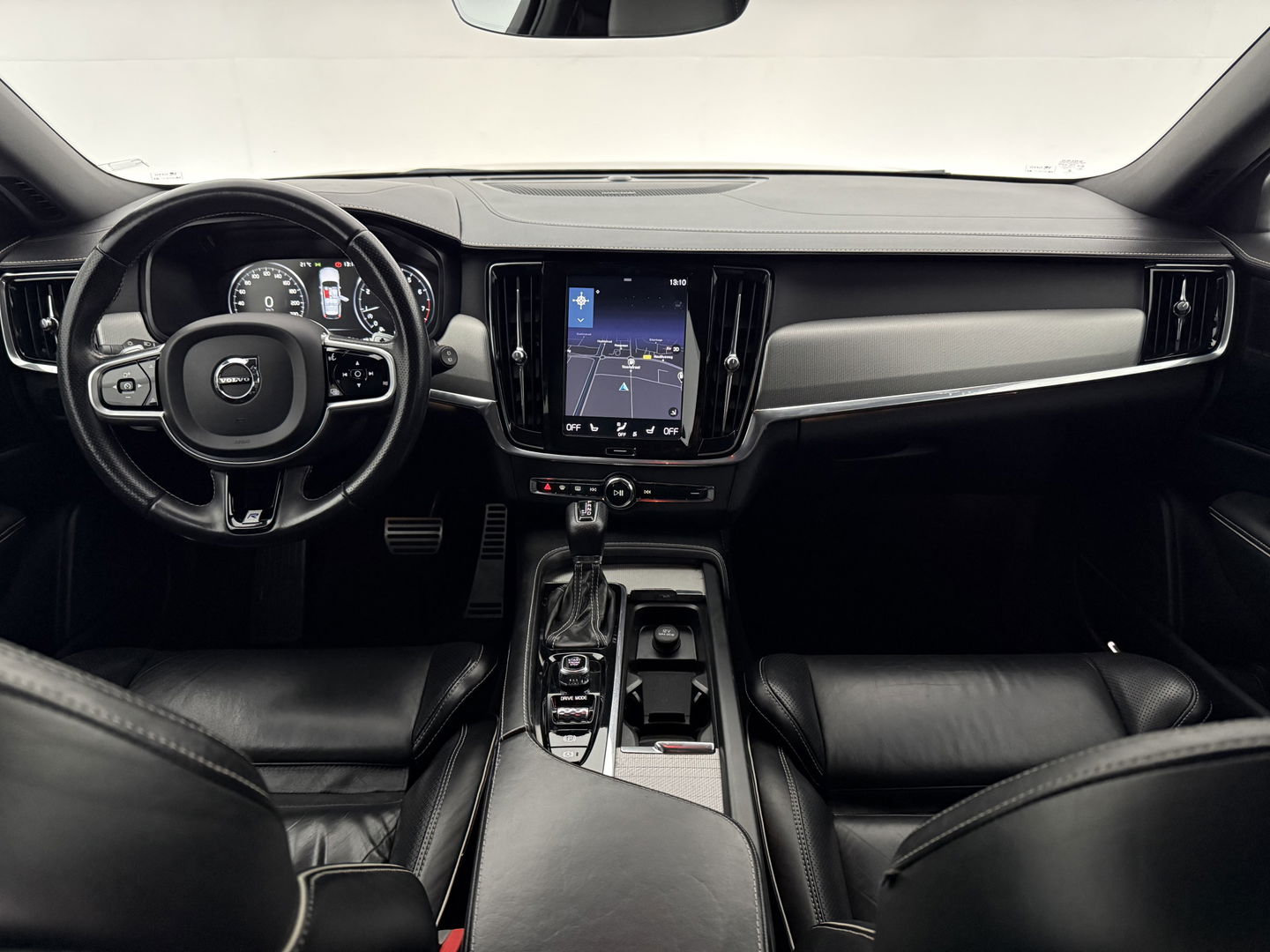 Volvo V90 2.0 T4 190PK R-Design | LED | H/K | Memory | Stoelverw. | Camera | Carplay | Dodehoek | NAP | Trekh.