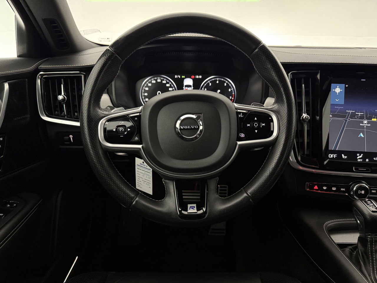 Volvo V90 2.0 T4 190PK R-Design | LED | Harman/Kardon | Trekhaak | Camera | Memory seats | Carplay | 20"LMV