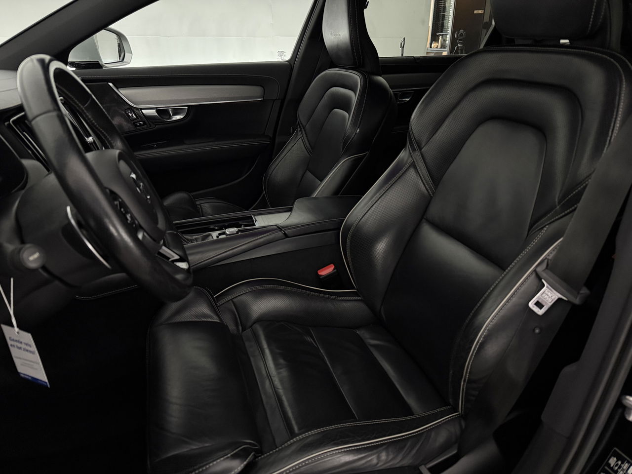 Volvo V90 2.0 T4 190PK R-Design | LED | Harman/Kardon | Trekhaak | Camera | Memory seats | Carplay | 20"LMV