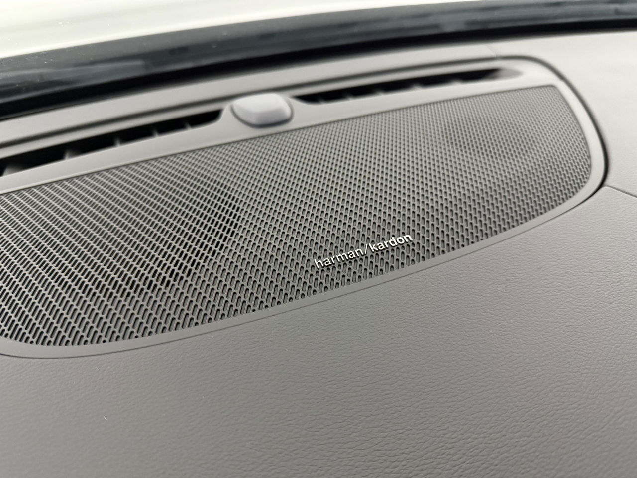Volvo V90 2.0 T4 190PK R-Design | LED | Harman/Kardon | Trekhaak | Camera | Memory seats | Carplay | 20"LMV
