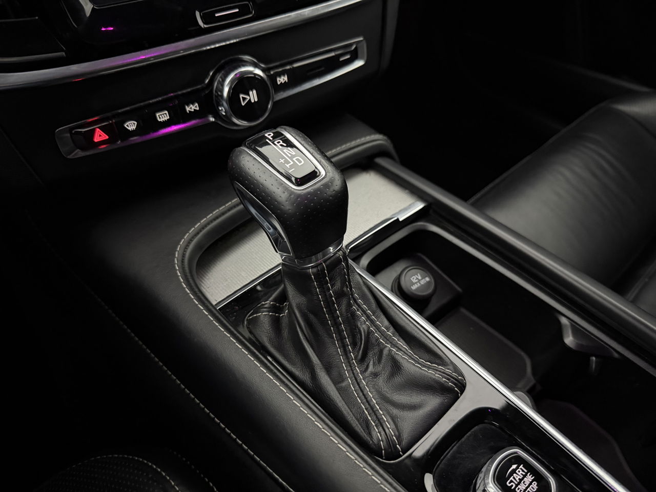 Volvo V90 2.0 T4 190PK R-Design | LED | Harman/Kardon | Trekhaak | Camera | Memory seats | Carplay | 20"LMV