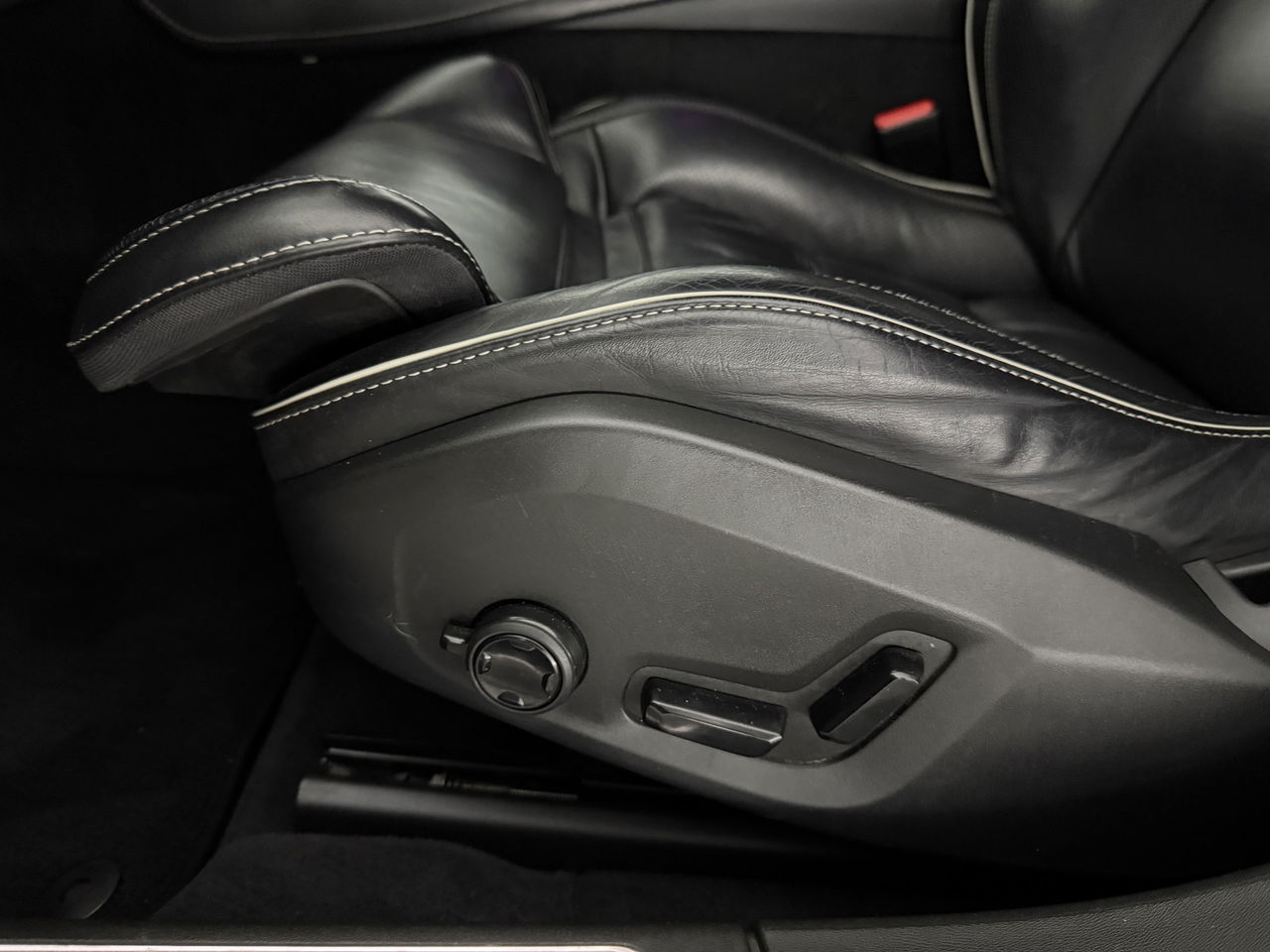 Volvo V90 2.0 T4 190PK R-Design | LED | Harman/Kardon | Trekhaak | Camera | Memory seats | Carplay | 20"LMV