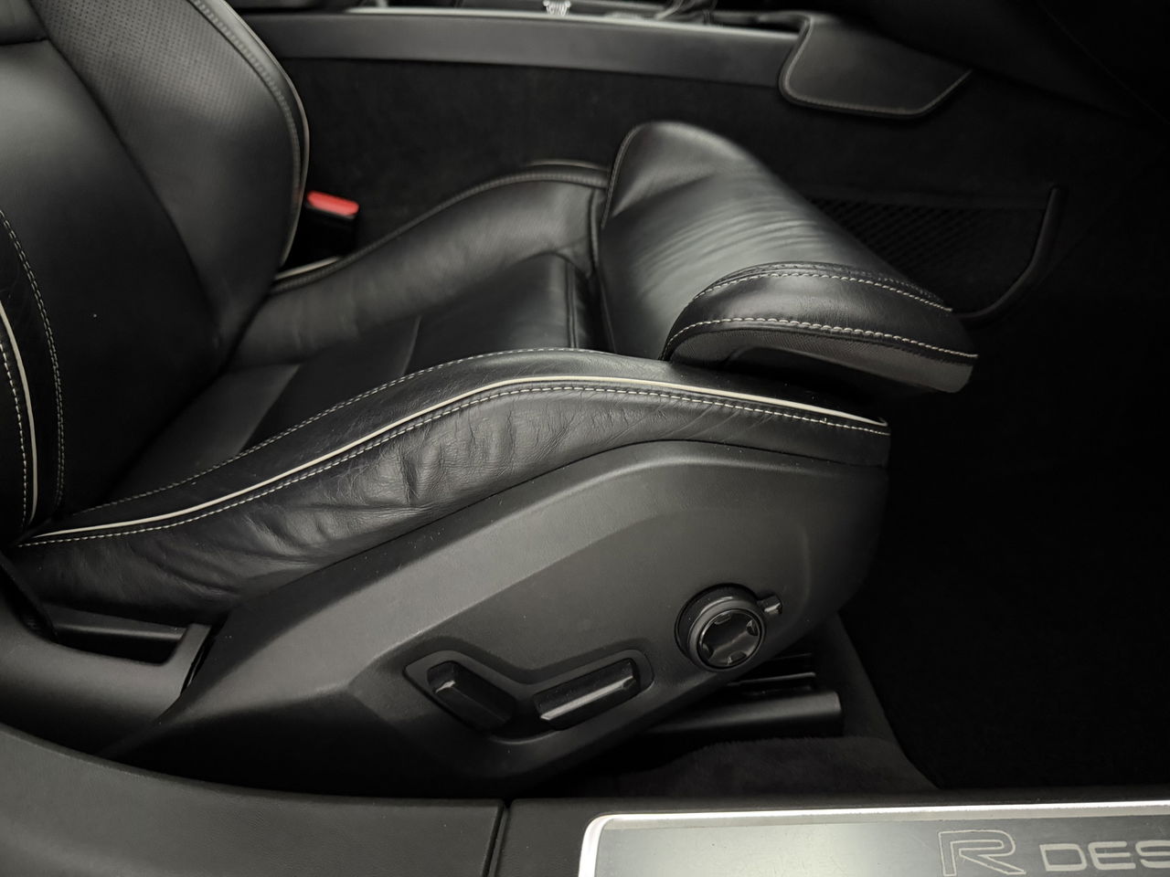 Volvo V90 2.0 T4 190PK R-Design | LED | Harman/Kardon | Trekhaak | Camera | Memory seats | Carplay | 20"LMV