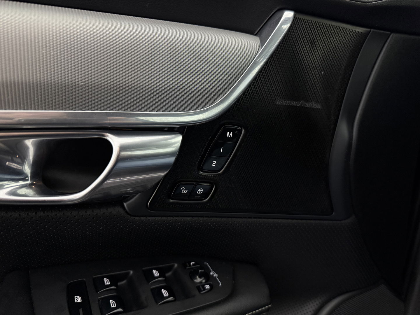 Volvo V90 2.0 T4 190PK R-Design | LED | H/K | Memory | Stoelverw. | Camera | Carplay | Dodehoek | NAP | Trekh.