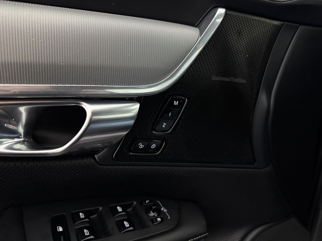 Volvo V90 2.0 T4 190PK R-Design | LED | Harman/Kardon | Trekhaak | Camera | Memory seats | Carplay | 20"LMV