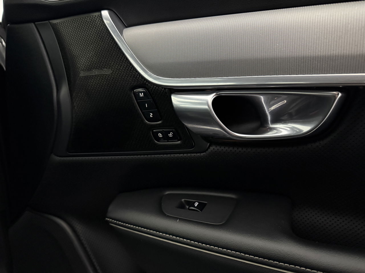 Volvo V90 2.0 T4 190PK R-Design | LED | Harman/Kardon | Trekhaak | Camera | Memory seats | Carplay | 20"LMV