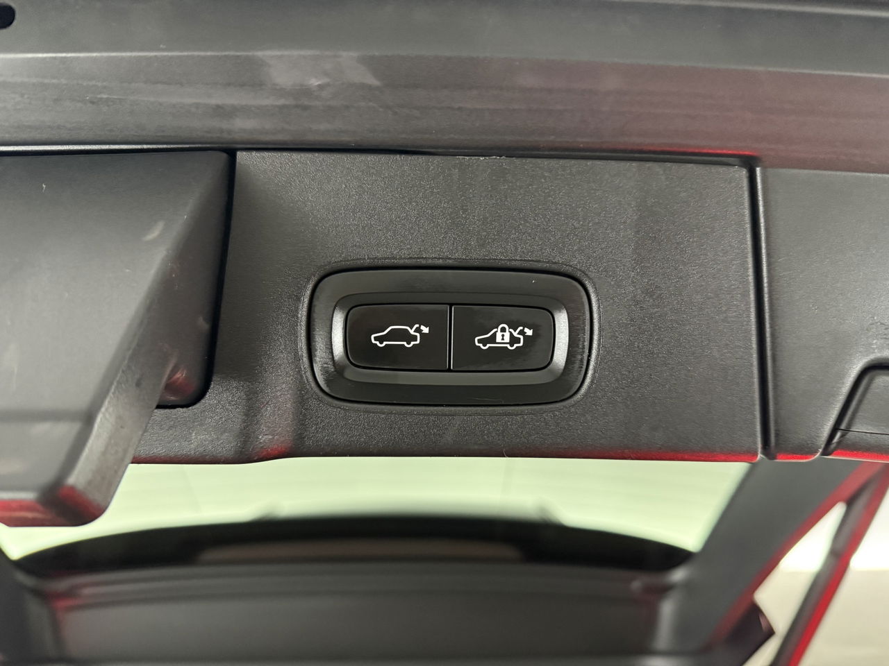 Volvo V90 2.0 T4 190PK R-Design | LED | Harman/Kardon | Trekhaak | Camera | Memory seats | Carplay | 20"LMV