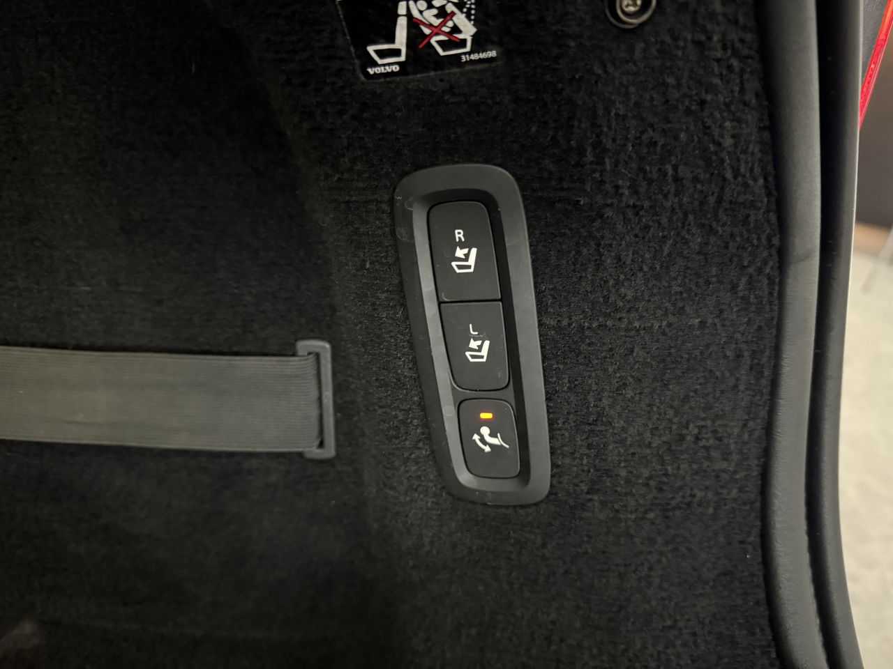 Volvo V90 2.0 T4 190PK R-Design | LED | Harman/Kardon | Trekhaak | Camera | Memory seats | Carplay | 20"LMV