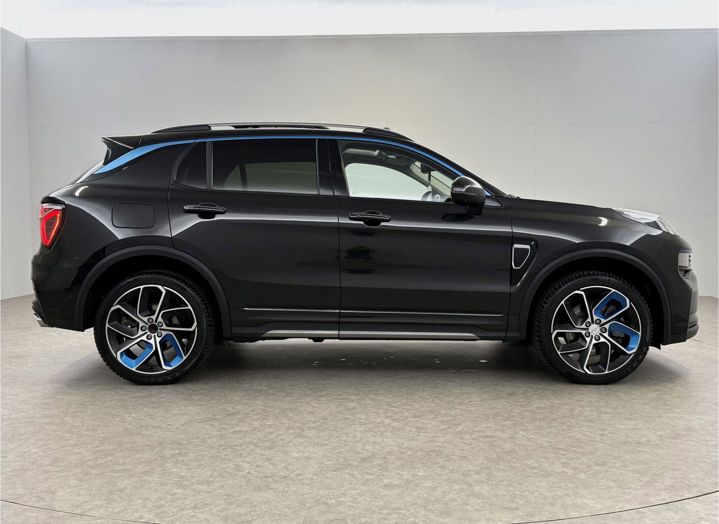 Lynk Co 01 1.5 262PK l Pano l LED l Sfeerverl. l 360° l  Memory l Virtual l Carplay l Parkeersens.