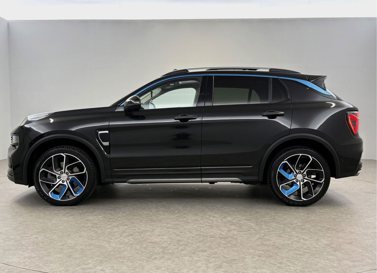 Lynk Co 01 1.5 262PK l Pano l LED l Sfeerverl. l 360° l  Memory l Virtual l Carplay l Parkeersens.