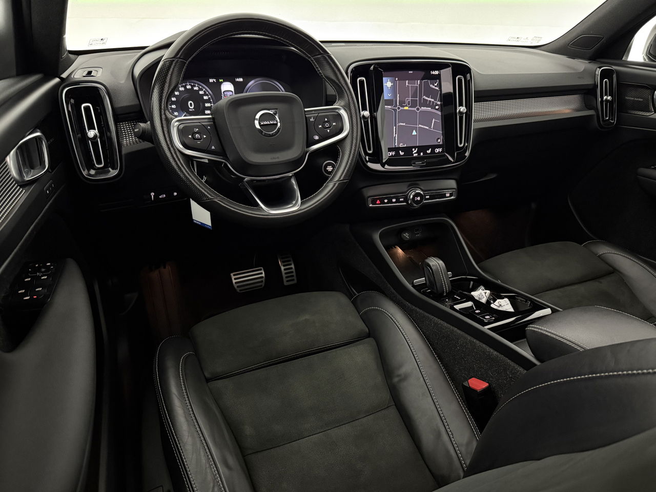 Volvo XC40 1.5 T4 Recharge R-Design | Panoramadak | Harman/Kardon | LED | Memory Seats | Virtual Cockpit | Camera | Carplay