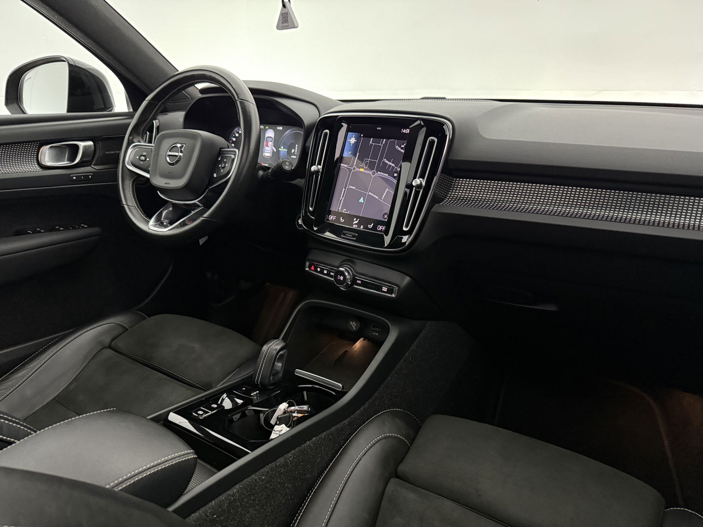 Volvo XC40 1.5 T4 Recharge R-Design | Pano | H&K | LED | Memory | Virtual | Stuur/Stoelverw l Camera | Carplay