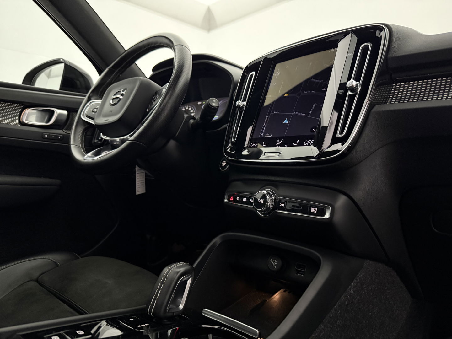Volvo XC40 1.5 T4 Recharge R-Design | Pano | H&K | LED | Memory | Virtual | Stuur/Stoelverw l Camera | Carplay