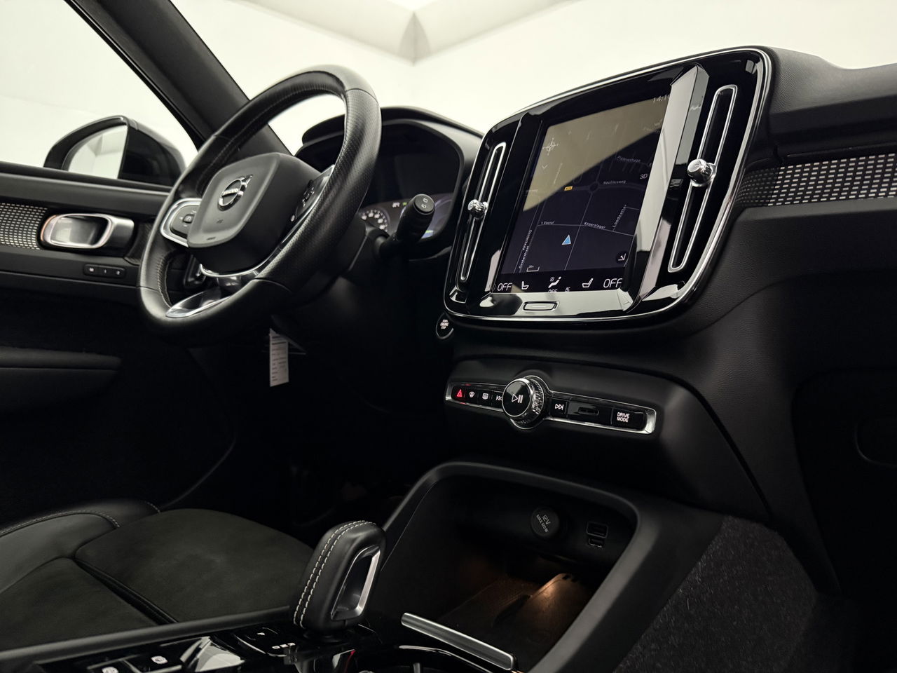 Volvo XC40 1.5 T4 Recharge R-Design | Panoramadak | Harman/Kardon | LED | Memory Seats | Virtual Cockpit | Camera | Carplay