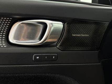 Volvo XC40 1.5 T4 Recharge R-Design | Panoramadak | Harman/Kardon | LED | Memory Seats | Virtual Cockpit | Camera | Carplay