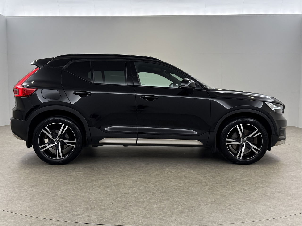 Volvo XC40 1.5 T4 Recharge R-Design | Panoramadak | Harman/Kardon | LED | Memory Seats | Virtual Cockpit | Camera | Carplay