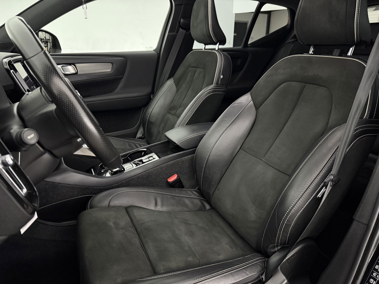 Volvo XC40 1.5 T4 Recharge R-Design | Pano | H&K | LED | Memory | Virtual | Stuur/Stoelverw l Camera | Carplay