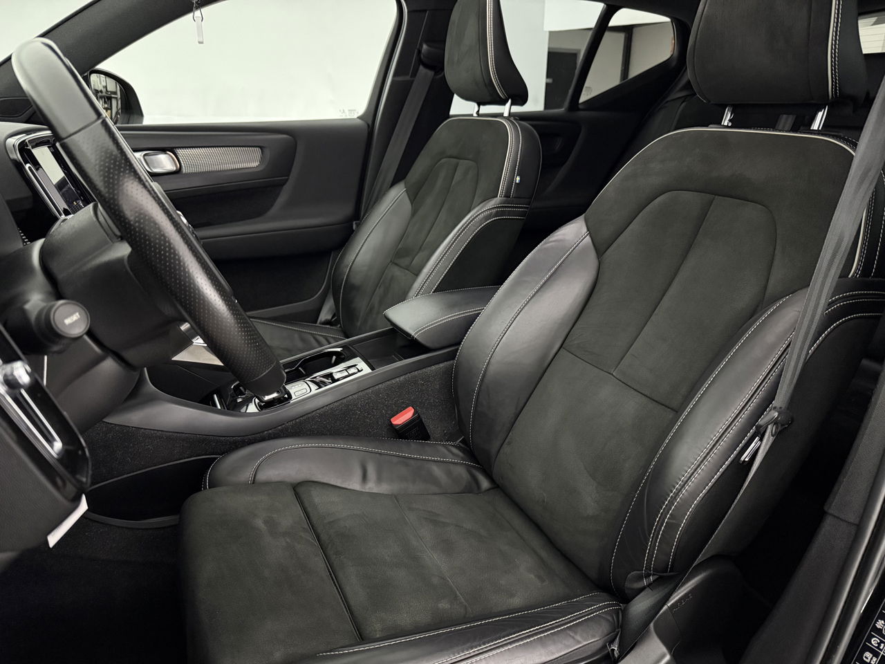 Volvo XC40 1.5 T4 Recharge R-Design | Panoramadak | Harman/Kardon | LED | Memory Seats | Virtual Cockpit | Camera | Carplay