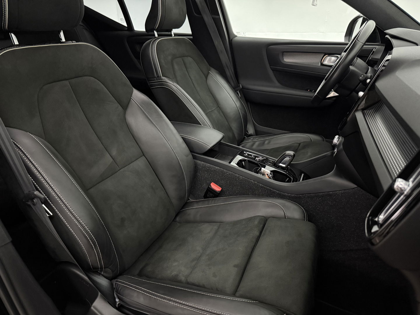Volvo XC40 1.5 T4 Recharge R-Design | Pano | H&K | LED | Memory | Virtual | Stuur/Stoelverw l Camera | Carplay