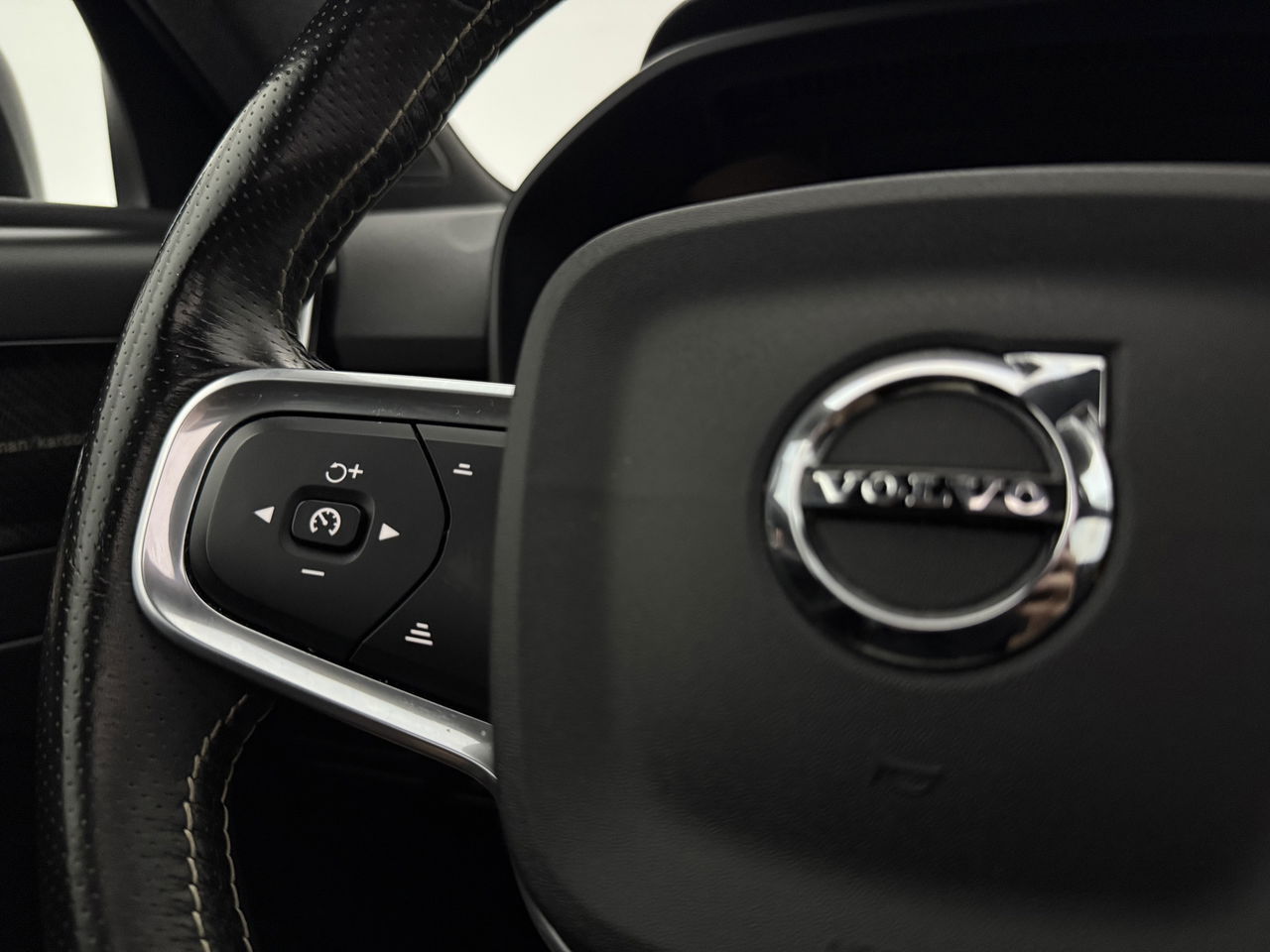 Volvo XC40 1.5 T4 Recharge R-Design | Panoramadak | Harman/Kardon | LED | Memory Seats | Virtual Cockpit | Camera | Carplay