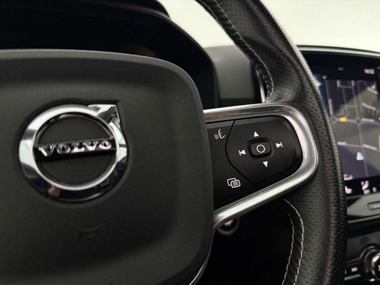 Volvo XC40 1.5 T4 Recharge R-Design | Panoramadak | Harman/Kardon | LED | Memory Seats | Virtual Cockpit | Camera | Carplay