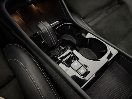Volvo XC40 1.5 T4 Recharge R-Design | Panoramadak | Harman/Kardon | LED | Memory Seats | Virtual Cockpit | Camera | Carplay