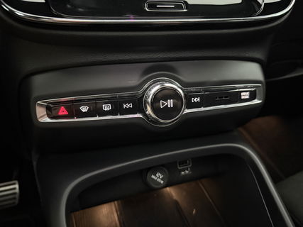 Volvo XC40 1.5 T4 Recharge R-Design | Panoramadak | Harman/Kardon | LED | Memory Seats | Virtual Cockpit | Camera | Carplay