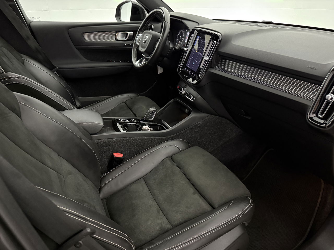 Volvo XC40 1.5 T4 Recharge R-Design | Panoramadak | Harman/Kardon | LED | Memory Seats | Virtual Cockpit | Camera | Carplay