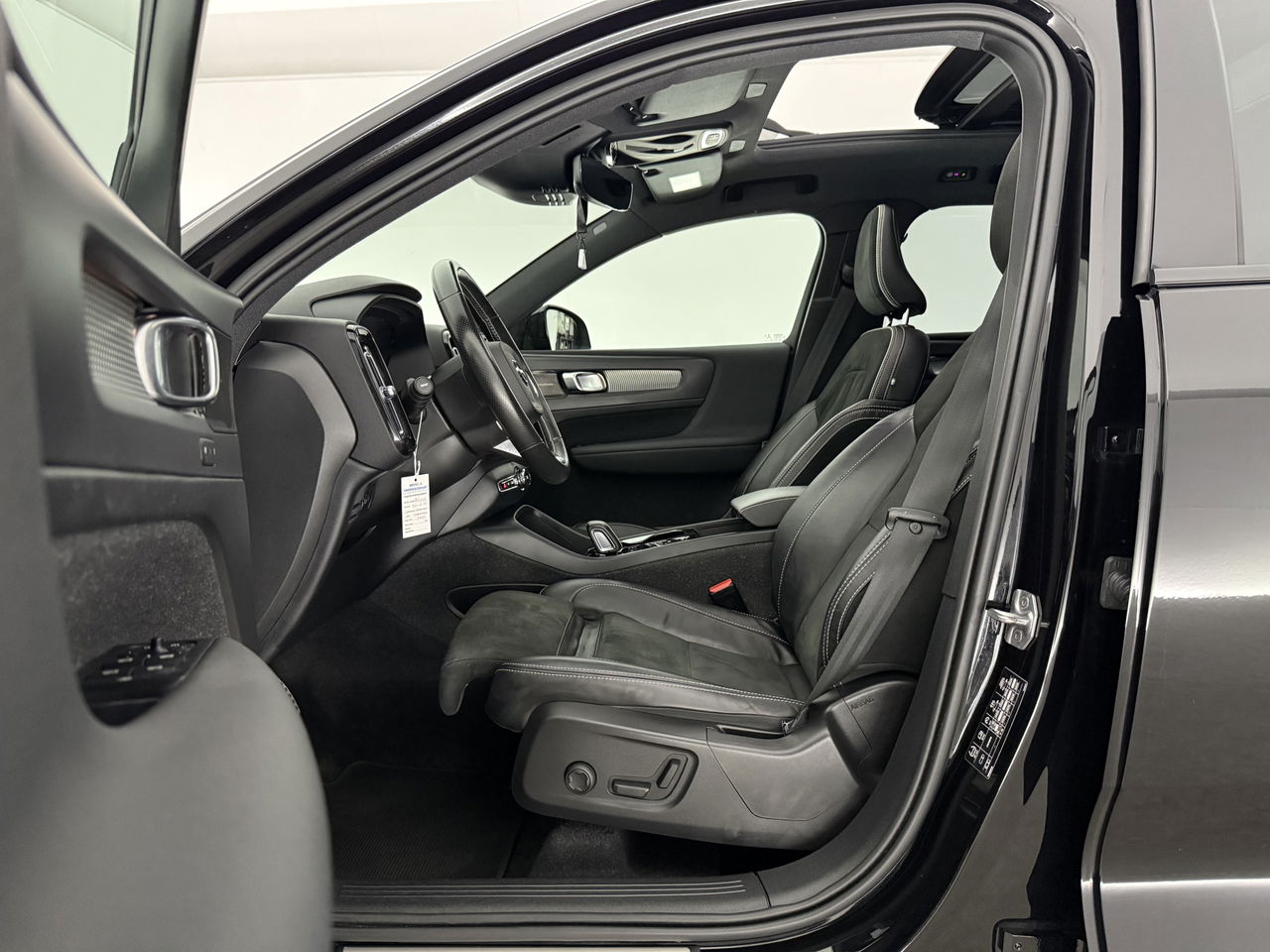 Volvo XC40 1.5 T4 Recharge R-Design | Panoramadak | Harman/Kardon | LED | Memory Seats | Virtual Cockpit | Camera | Carplay
