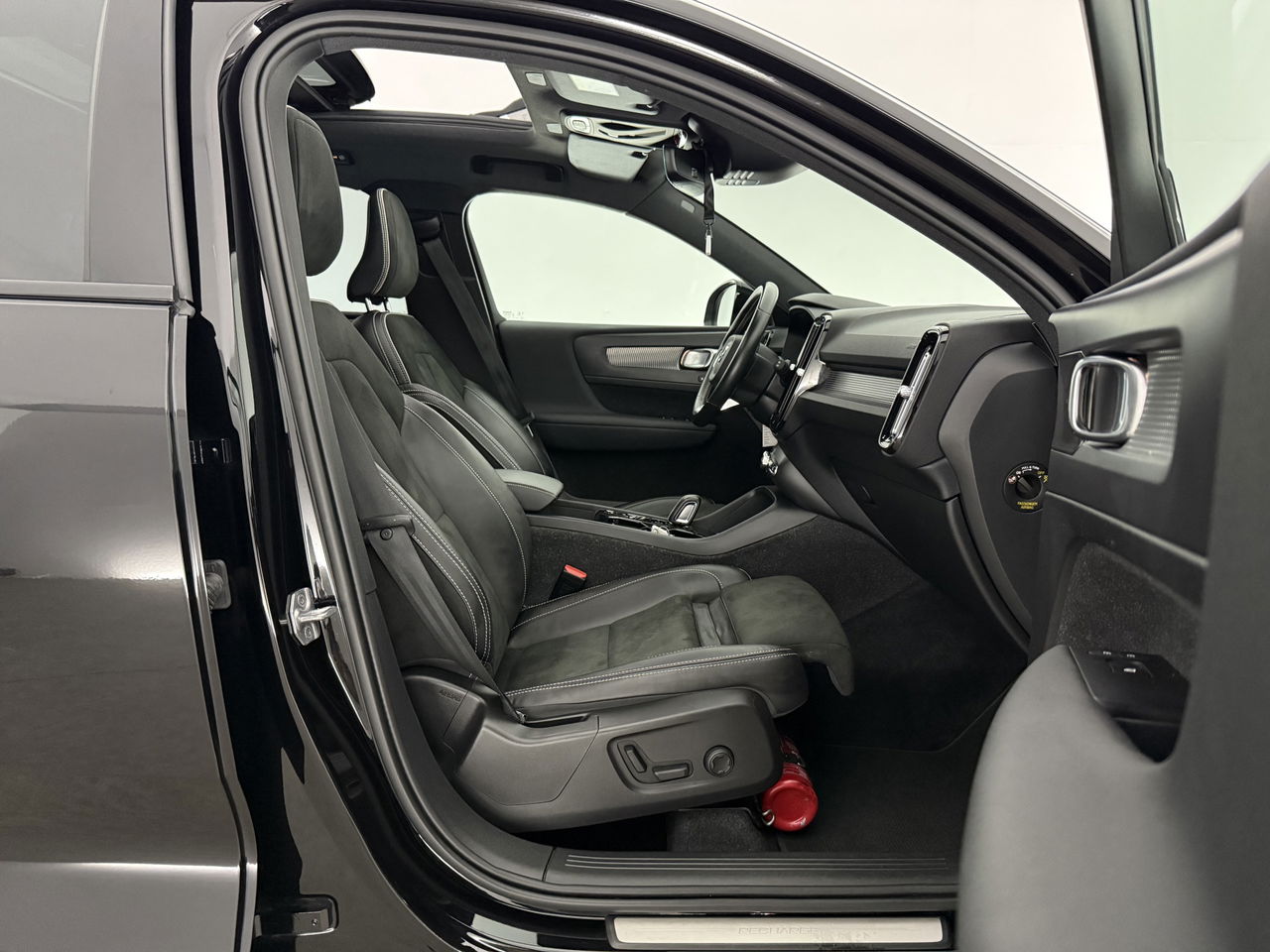 Volvo XC40 1.5 T4 Recharge R-Design | Panoramadak | Harman/Kardon | LED | Memory Seats | Virtual Cockpit | Camera | Carplay