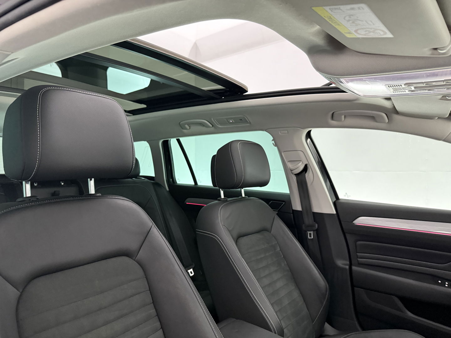 Volkswagen Passat Variant 1.4 TSI PHEV GTE | 231PK | Pano l | LED | Sfeerverl. | Trekh. | Camera | Virtual | Adaptive Cruise | Carplay l Stoelverw.