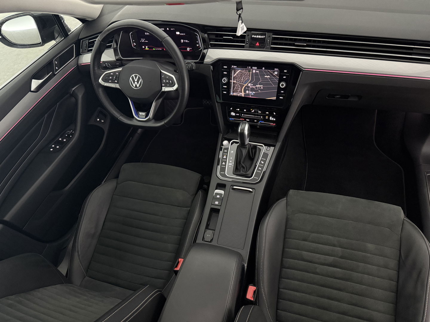 Volkswagen Passat Variant 1.4 TSI PHEV GTE | 231PK | Pano l | LED | Sfeerverl. | Trekh. | Camera | Virtual | Adaptive Cruise | Carplay l Stoelverw.