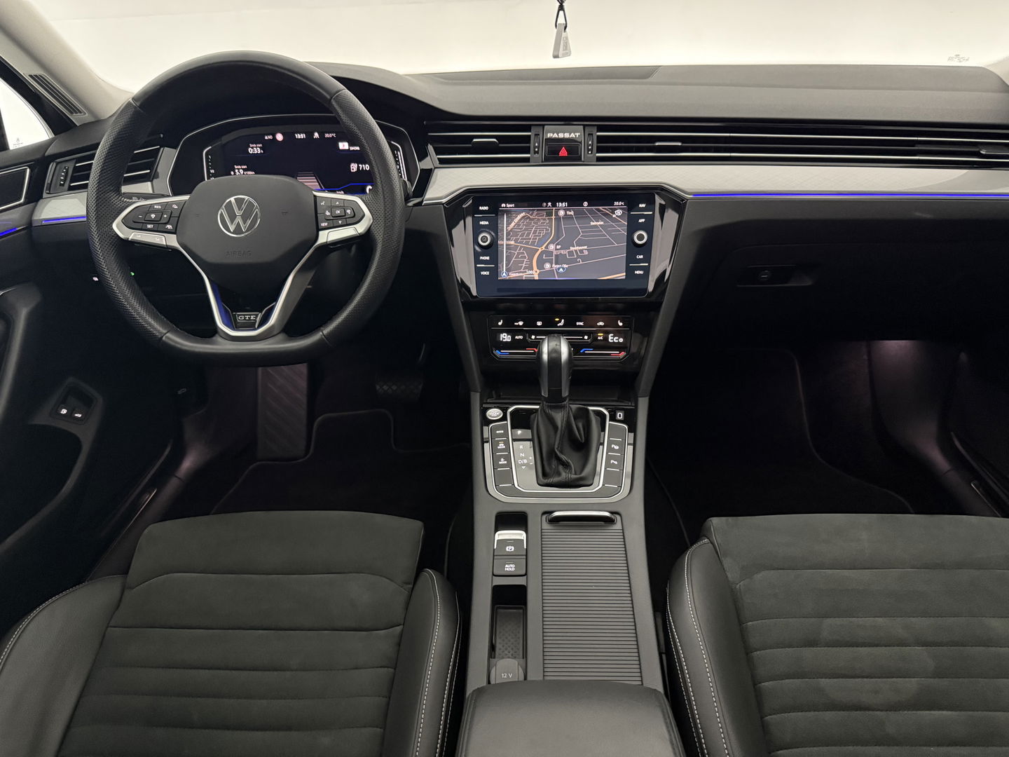 Volkswagen Passat Variant 1.4 TSI PHEV GTE | 231PK | Pano l | LED | Sfeerverl. | Trekh. | Camera | Virtual | Adaptive Cruise | Carplay l Stoelverw.